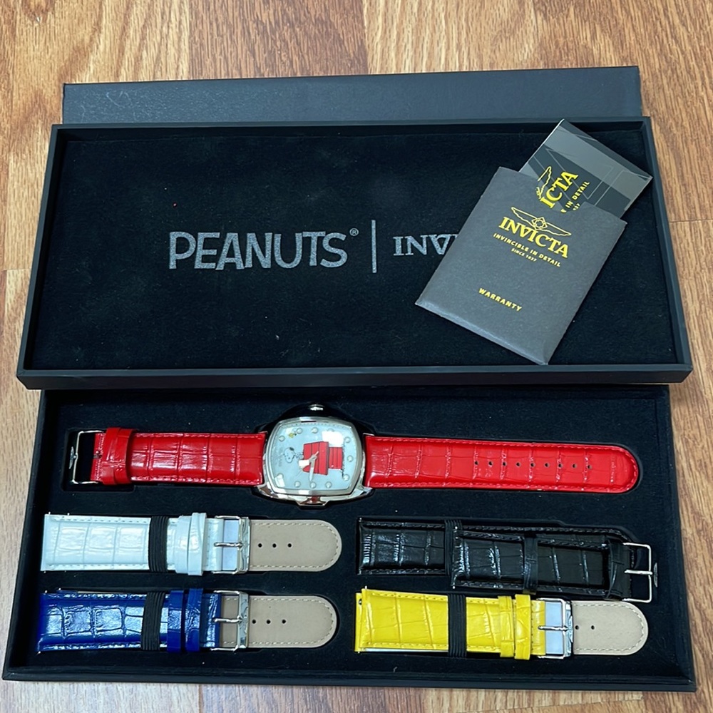 PEANUTS INVICTA watch with multiple bands